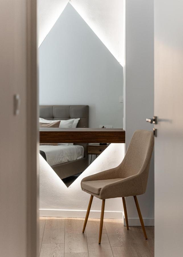 Acropolis Holmes Residence Athena Bagian luar foto