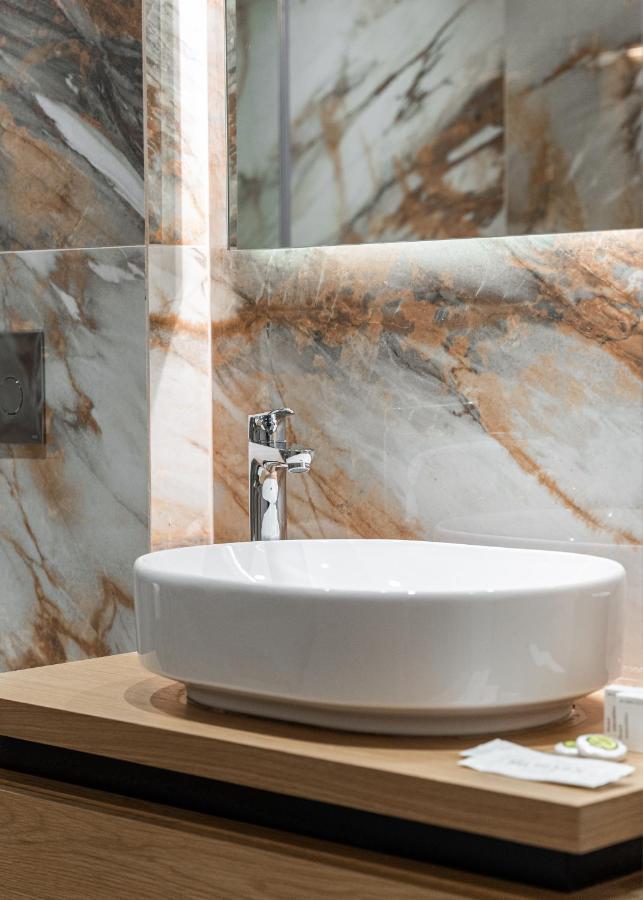 Acropolis Holmes Residence Athena Bagian luar foto